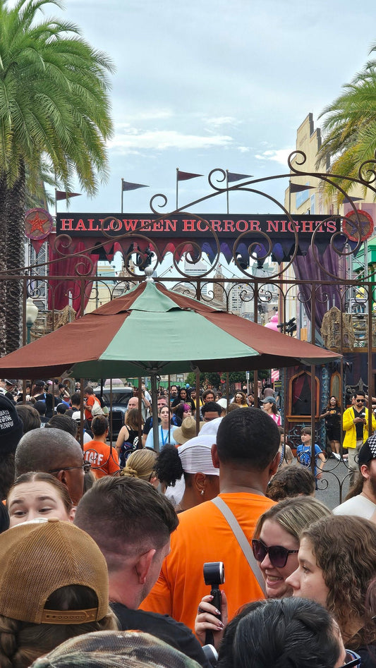 Halloween Horror Nights 35 entrance arch crowd Universal Orlando